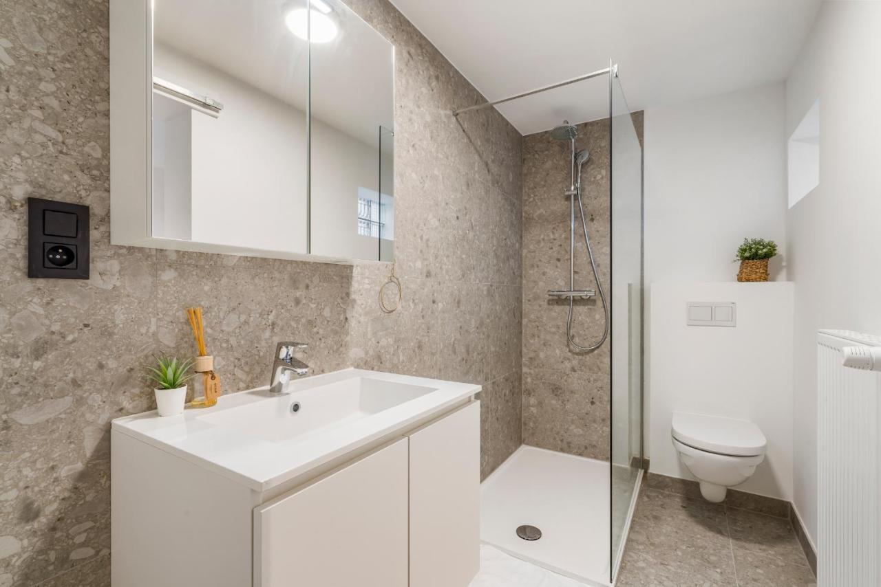 헨트 Cosy, Furnished & Renovated Flat With Outside Lounge 아파트 외부 사진