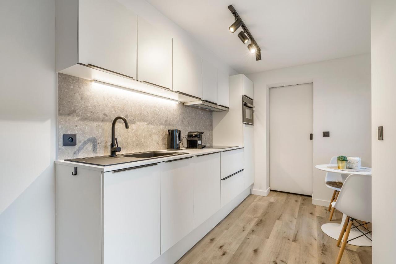 헨트 Cosy, Furnished & Renovated Flat With Outside Lounge 아파트 외부 사진